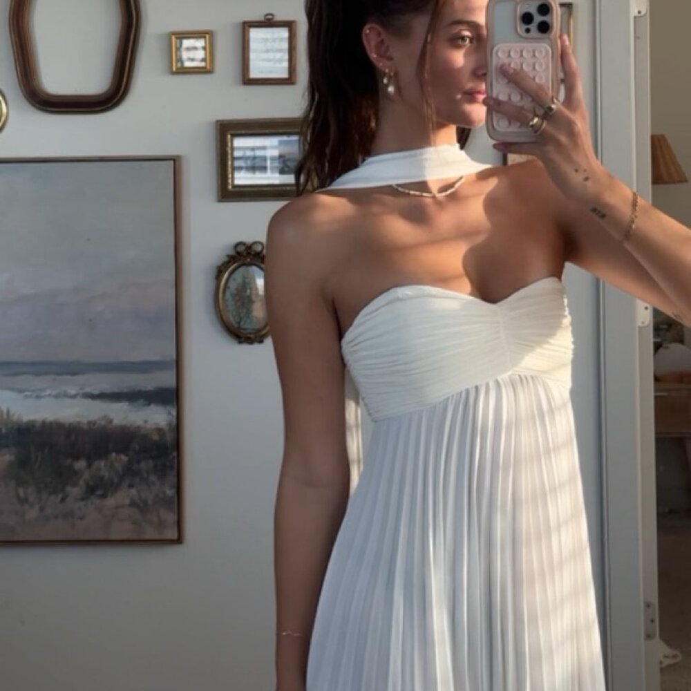 Delfi Collective Daphne Dress White with Neck Scarf